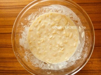 step4: 將杏仁片倒入並均勻混合後，冰入冰箱約30分鐘。