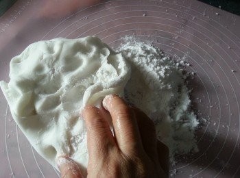 step3: 粉糰凍後再加入55g生粉搓勻