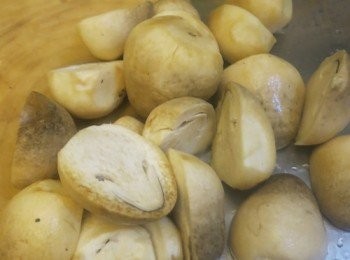 step7: － 草菇切半