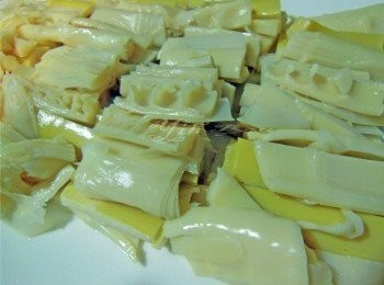 step3: 條狀桂竹筍切段