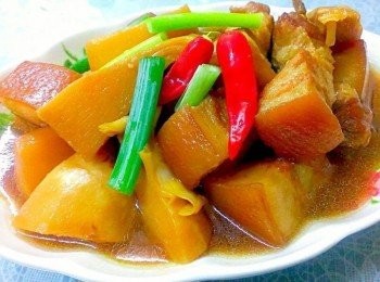 step6: 綠竹筍吸飽了醬油和五花肉的湯汁~好入味~好清甜~好好吃啊~