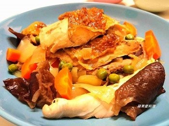 step8: 燉5~10分鐘（視雞肉厚度、大小而定）即可。