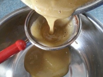 step4: 將粉漿過一次篩確保完全沒有粉粒