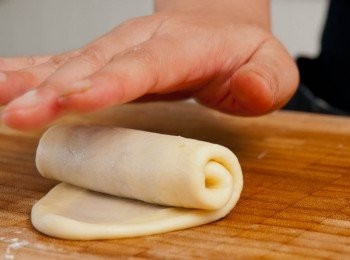 step8: 油皮平均分割為24克重1份，備用