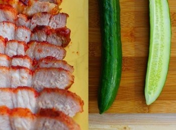 step6: 將紅糟肉切成厚度0.5公分的片狀。