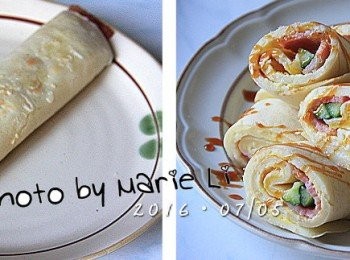 step6: 煎好的蛋餅起鍋後切成六小片裝盤
試吃結果，培根的香氣還有著濃濃的蛋香
再以小黃瓜的清脆增加爽口的豐富口感
會是很不錯的一種吃法唷！！