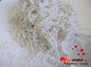 step2: 均勻的沾上乾地瓜粉