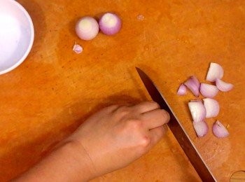 step2: 乾蔥去皮切片