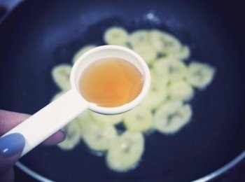 step3: 半熟時加入蜂蜜~~ 翻煮一下關火!!!