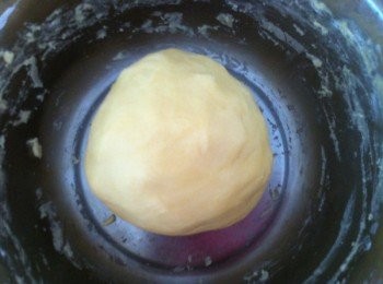 step3: 攪拌成麵糰。