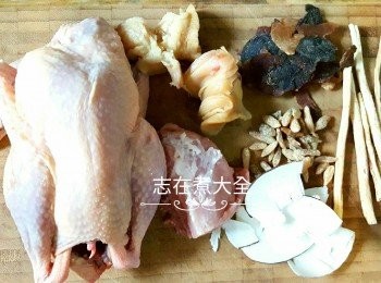 step1: 螺頭浸過夜，鷓鴣及瘦肉出水後洗乾淨，其他材料浸30分鐘洗乾淨備用