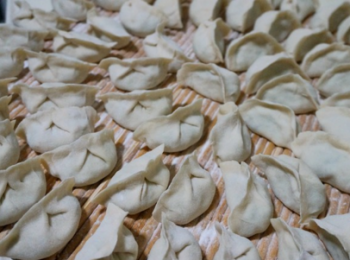 step9: 然後就可以開始包餃子咯。