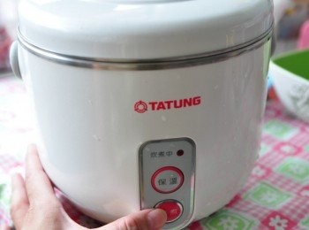 step4: 按下電源啟動燉煮至電源跳起即可~