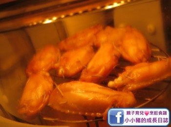 step7: 最後反轉<a href="https://bit.ly/3zHU5V3" target="_blank" data-keyword="雞翼" class="guide-link"><strong>雞翼</strong></a> <span style="display:inline-block;vertical-align:middle;margin-top:-3px;color:initial;border-radius:3px;padding:2px 3px;font-size:12px;line-height:14px;background:#87d300;color:#fff;">即買</span> 再光波多5分鐘~