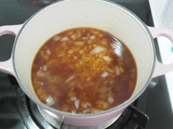 step4: 倒入所有<span class="group_2">調味料</span>並且拌一拌~~蓋上鍋蓋水滾後轉小火約煮12分鐘..關火悶15分鐘!!!