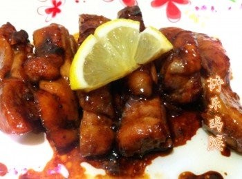 step3: 差不多要收汁的時候加入1匙檸檬汁，待收汁即可。