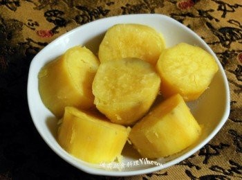 step3: 開飯囉~多了一道香甜原味地瓜可以享用.我個人偏好黃色地瓜綿密鬆軟口感.地瓜香氣撲鼻