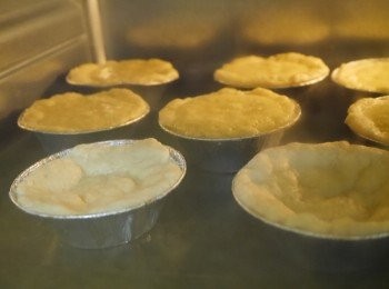 step10: 烘烤: 放入烤箱，170-180度烤20分鐘。