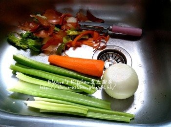 step1: 西芹去纖維 , 甘旬去皮 , 洋蔥去衣