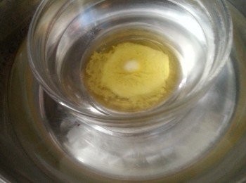 step6: 再做餡料:先將牛油用熱水座溶