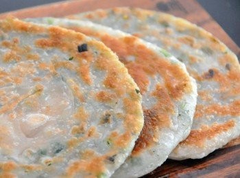 step5: 又香又酥的蔥油餅就可以上桌囉