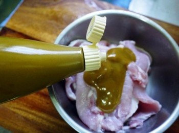 step3: 加入<span class="group_4">醃料</span>抓均入味，醃5分鐘