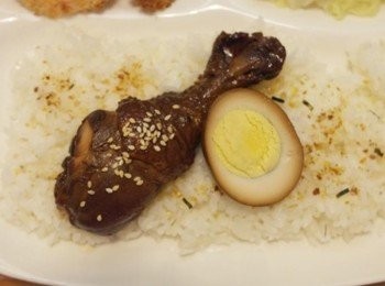 step9: 顏色很黝黑的滷雞腿~~很入味..肉也煮的非常軟嫩唷^^b滷汁也很下飯呀!!