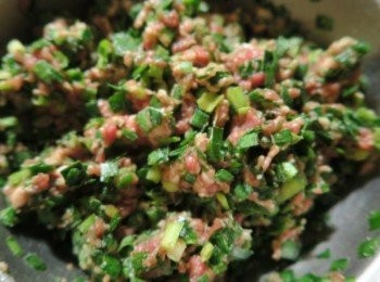 step2: 加入韭菜蔥花拌勻