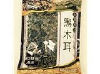 step1: 黑木耳放入水裡浸泡及清洗乾淨, 然後水喉水放入, 大火煮熟後放冰水浸一會, 再用篩子篩走多餘水份。
<br><br>
YummyMammy小小TIPs: <br>
我今次使用的是759阿信屋湖北特產黑木耳, 三十幾蚊發開有6小盒, 足夠40人食用了。但以上份量是按1kg 黑木耳算, 不是按一包來算喔!! (因為YummyMammy是大頭蝦一名, 忘了拍照, 唔記得一包幾多。)