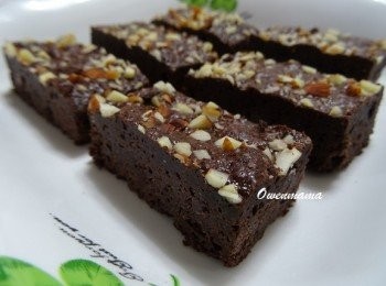 step7: **焗好攤涼後雪一夜，撕去錫紙切成方形小件