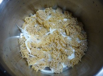 step2: 平均鋪上義大利麵