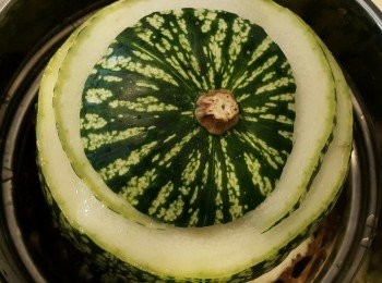 step4: 放上瓜蓋
put on the squash lid