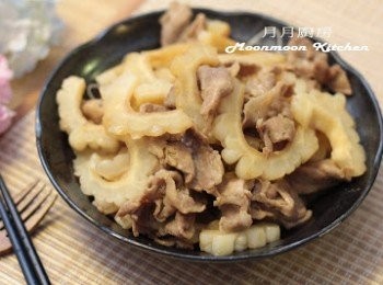 step6: 至白苦瓜9成熟，下牛肉及調味兜勻即成。