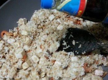 step8: 再加入適量魚露炒勻(不要落太多,試味不夠咸才加魚露)