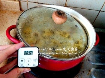 step5: 再蓋上蓋轉慢火煲1小時