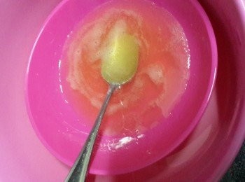 step4: 將步驟3隔熱水助溶呈現透明魚膠溶液