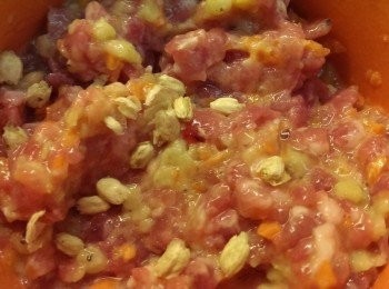 step5: 把花梗摘除,將花瓣混入<span class="group_1">食材</span>