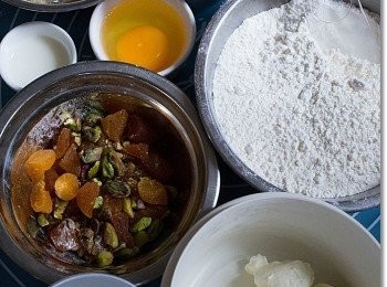 step1: 先將蛋和酸忌廉混合(待用)