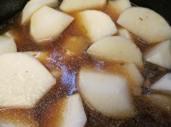 step10: － 加入切好的蘿蔔，大火煮15－20分鐘至收汁即成