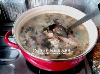 step13: 用中火煲滾後蓋上蓋轉慢火煲30分鐘 , 期間每5分鐘將粥拌勻一次以免黏底