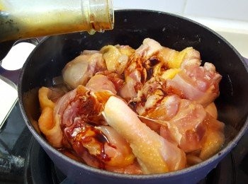 step3: 再加入<span class="group_2">調味</span>料拌勻煮5分鐘。