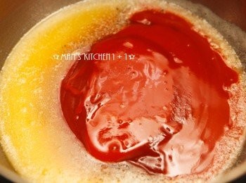 step3: 取一<span class="group_2">醬汁</span>鍋，先將奶油下鍋融化後，將<span class="group_2">醬汁</span>其餘的材料下鍋煮均勻後備用。