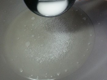 step22: 用1茶匙生粉開少許清水埋個玻璃芡