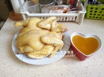 step4: 取出雞切半待涼 , 蒸雞汁留起