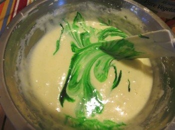 step5: 加入斑兰汁拌均。