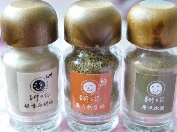 step4: 選用三種主要香料來調味