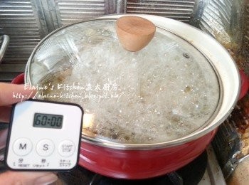 step7: 用中火煲15分鐘後拌勻一下以免黏底 , 再蓋上蓋轉慢火煲1小時