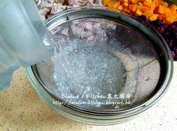 step8: 盛起西米用水沖洗乾淨 , 加入冰水浸10分鐘 , 10分鐘後瀝乾水份