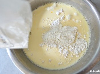 step3: 倒入鬆餅粉攪拌均勻