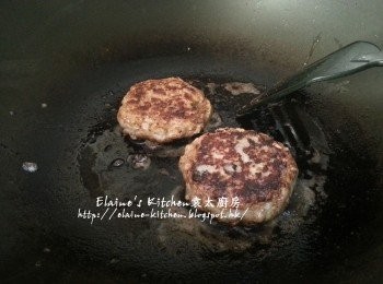step11: 放入鑊中用中火煎至兩面金黃色